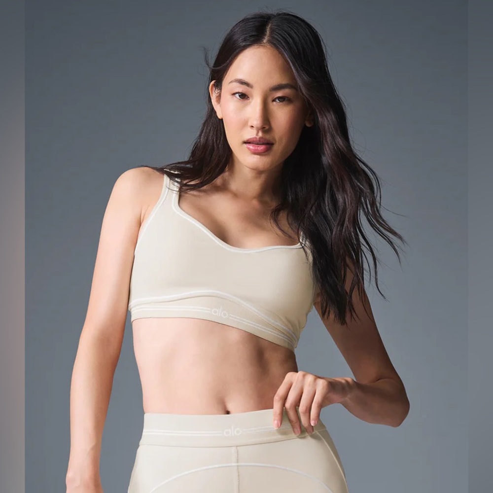 ALO Yoga Women's Airbrush Heart Throb Bra Oat Milk/White